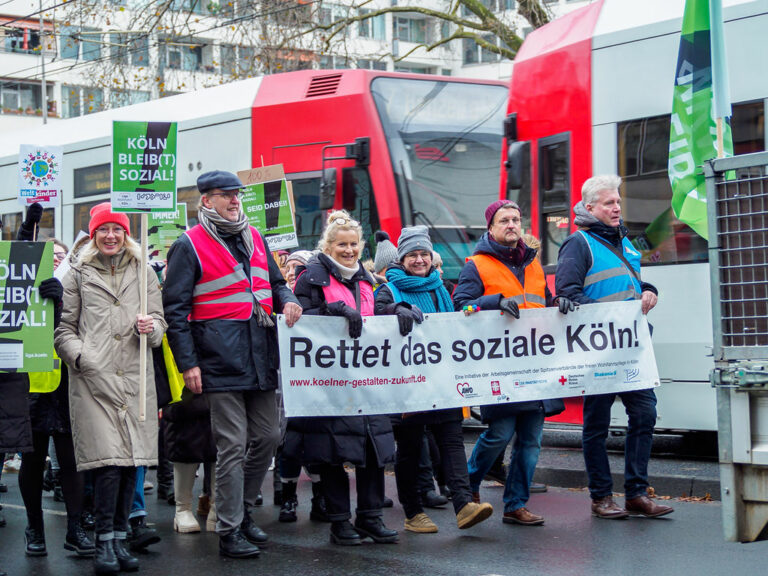 Demonstration mit über 8.000 Menschen – Köln bleibt sozial